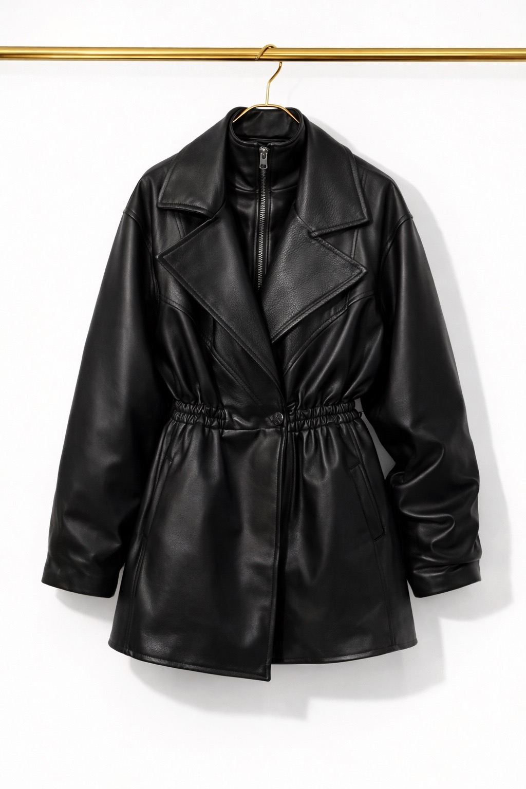 Чёрная куртка (на молнии, с резинкой)