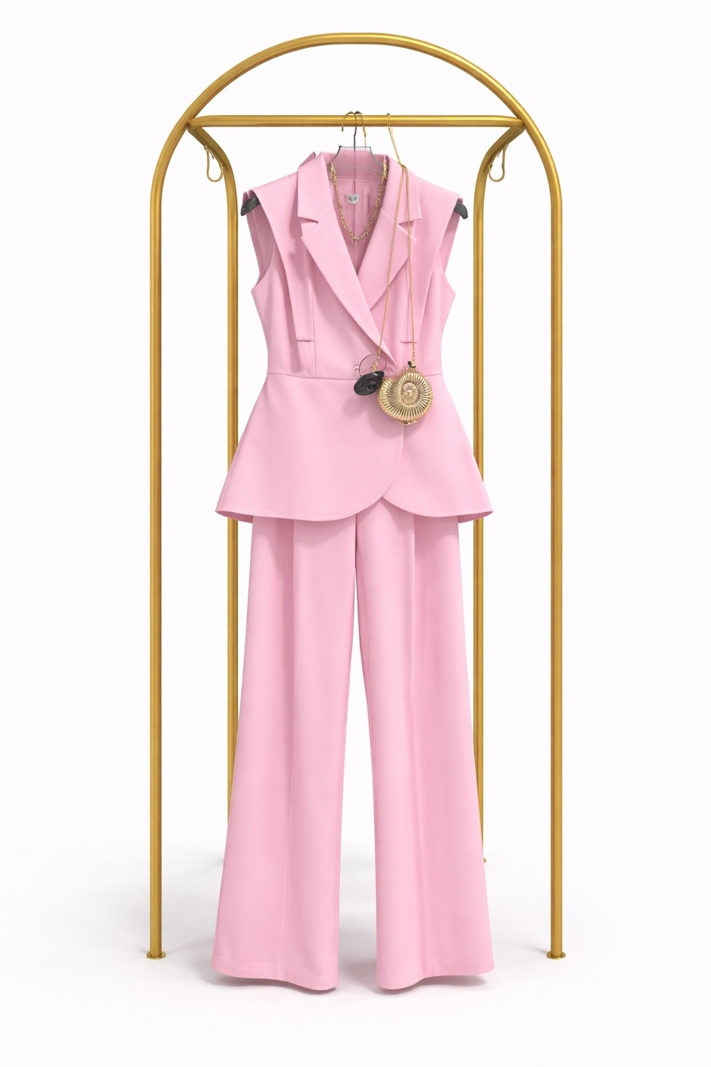 Розовый костюм женский