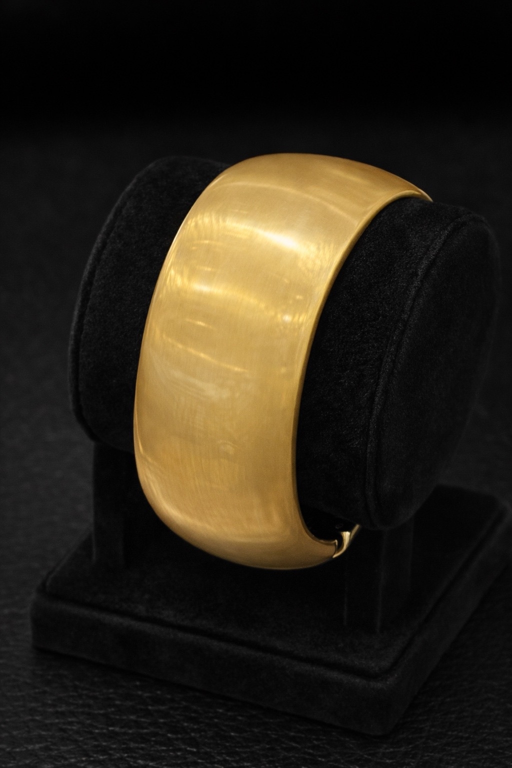 Браслет золотой широкий (матовый)