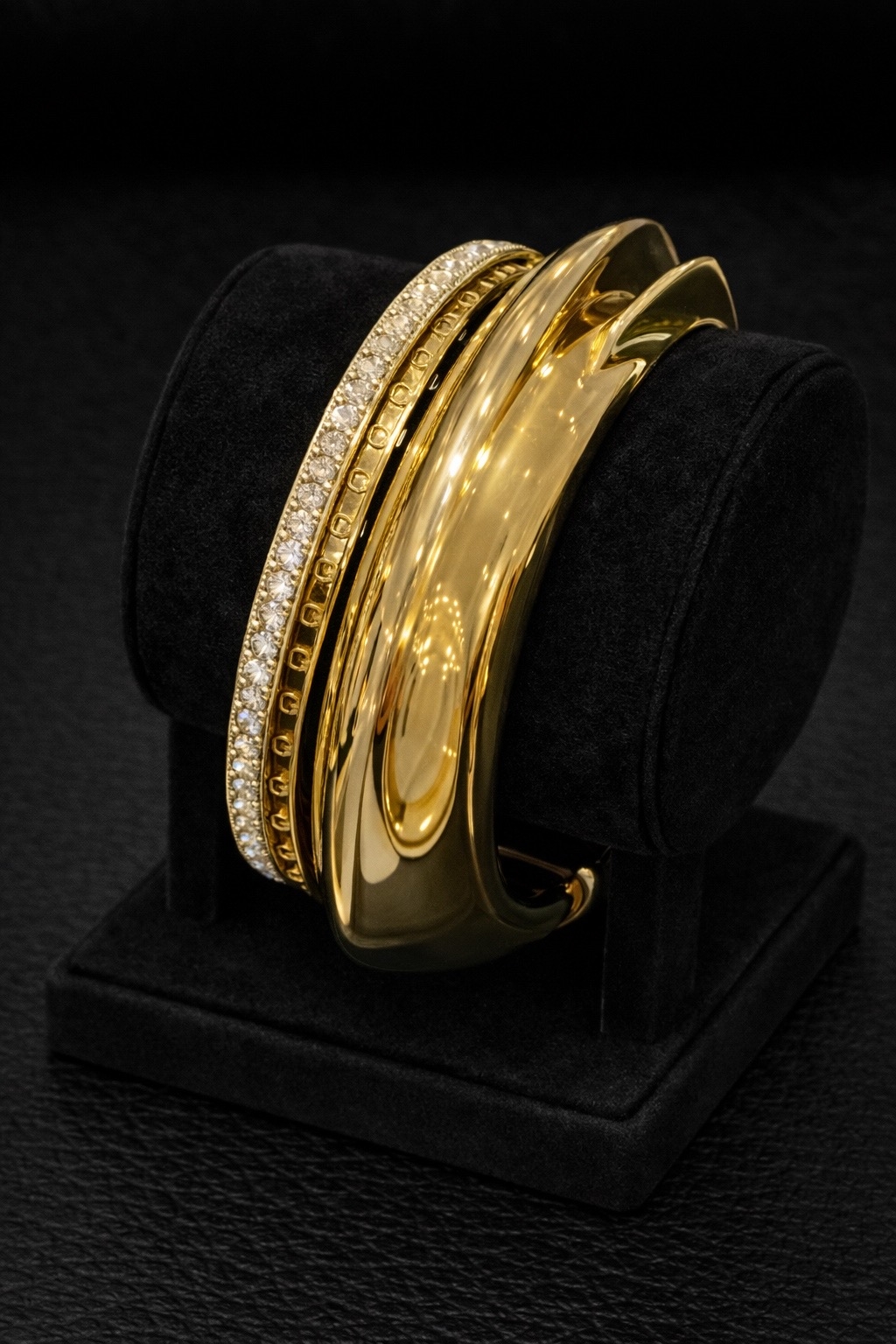 Набор браслетов (золото с декором)