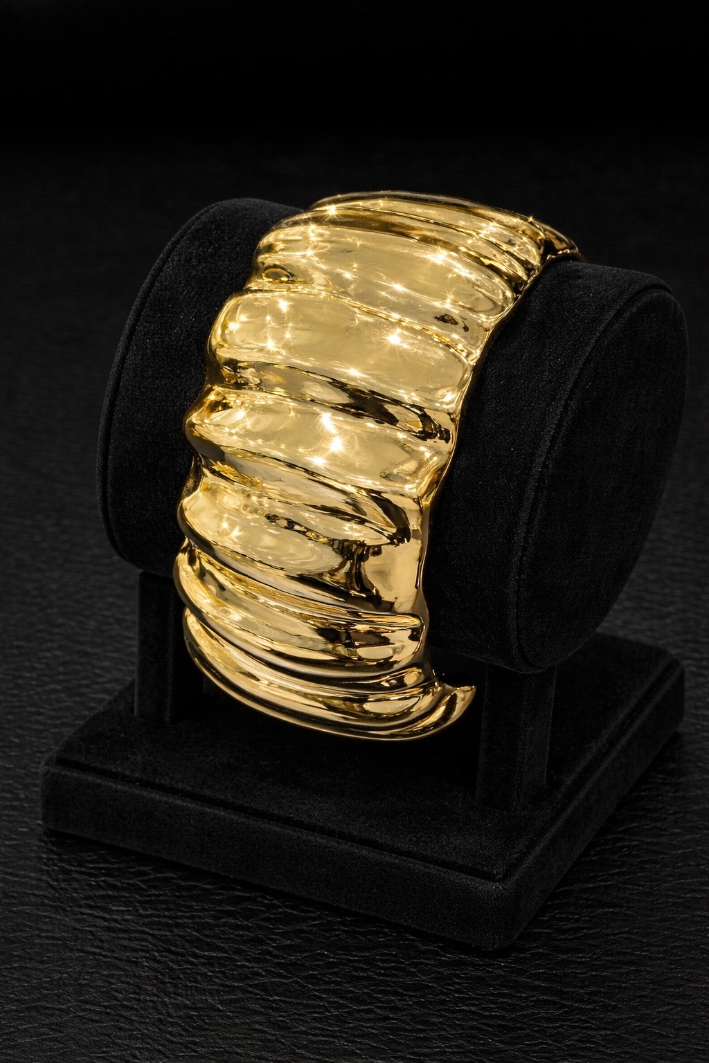 Браслет золотой фактурный (рельефный)