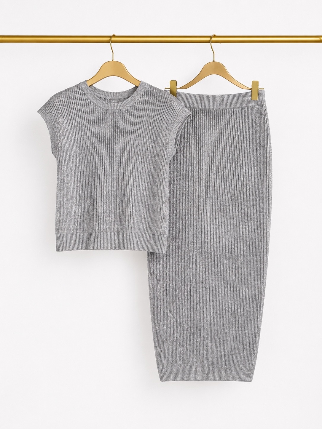 Вязаный костюм (топ + юбка)