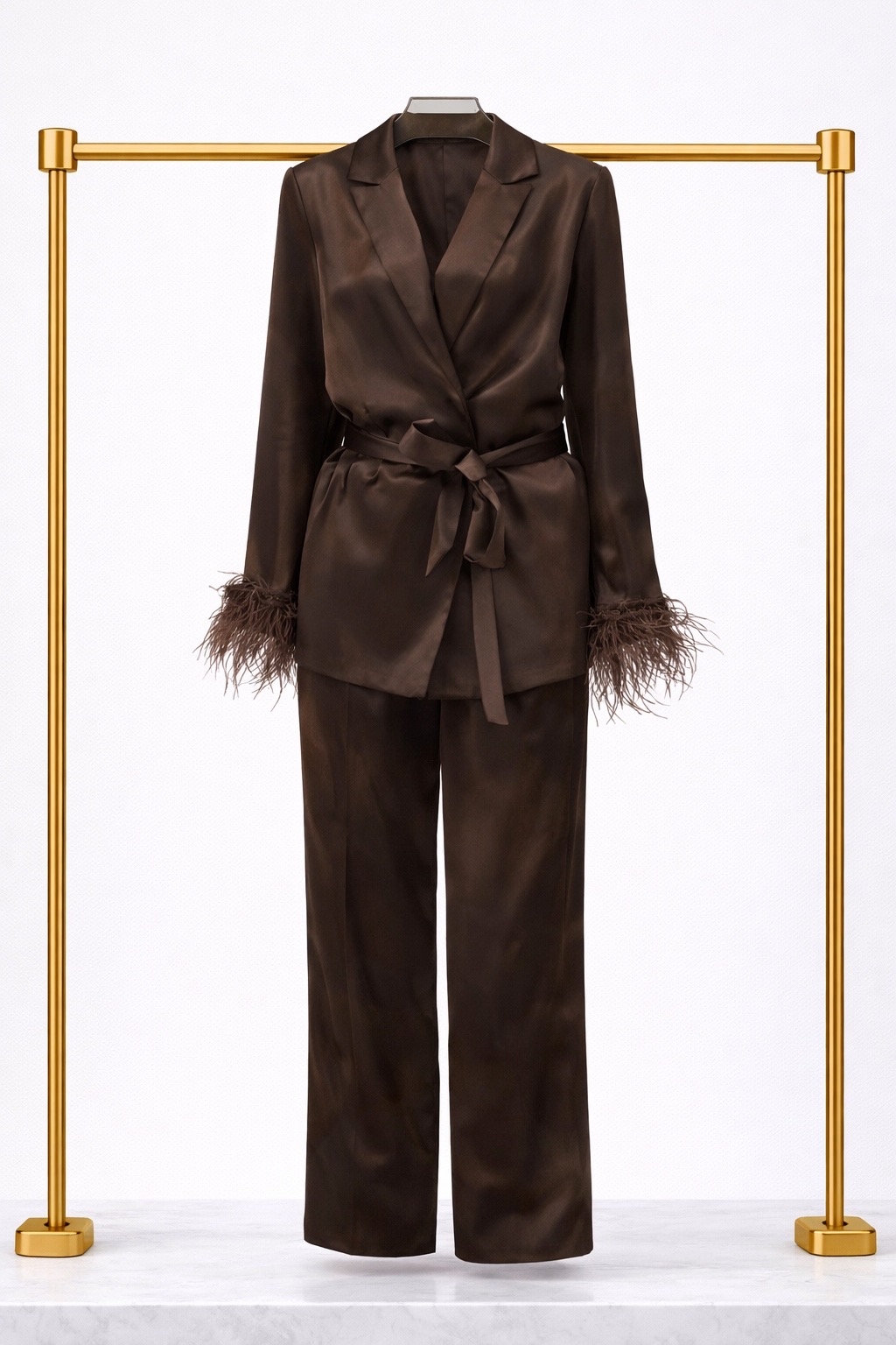 Женский костюм (шоколадный, с перьями)